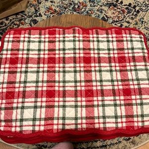 Set of 6 quilted holiday placemats.